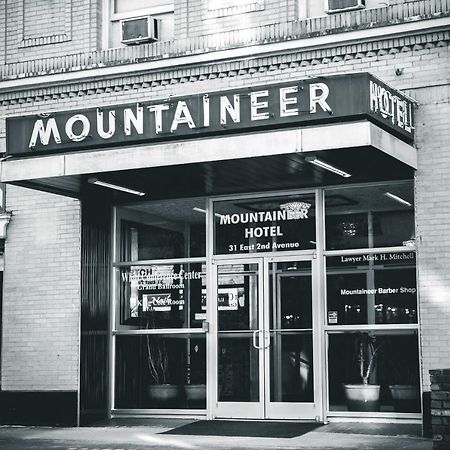 The Mountaineer Hotel Williamson Exterior photo
